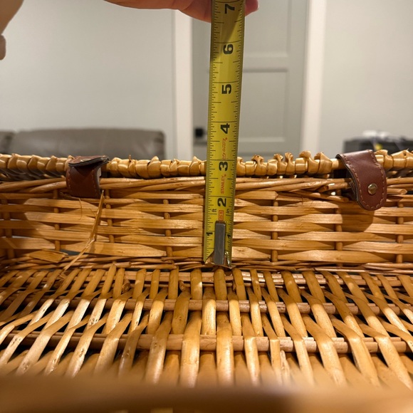 Wicker Picnic Basket with Leather Straps - Picture 6 of 11